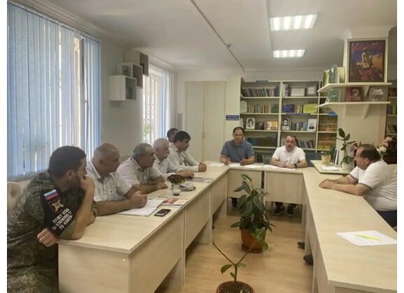 Помощник главы Дагестана Рахим Нурмуханов провел рабочую встречу в Табасаранском районе