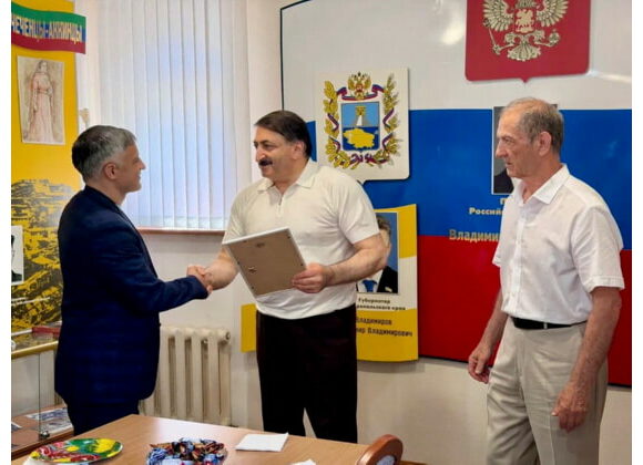 Джамаладин Гасанов вручил Благодарственные письма организаторам гуманитарной помощи пострадавшим от паводка в Дагестане